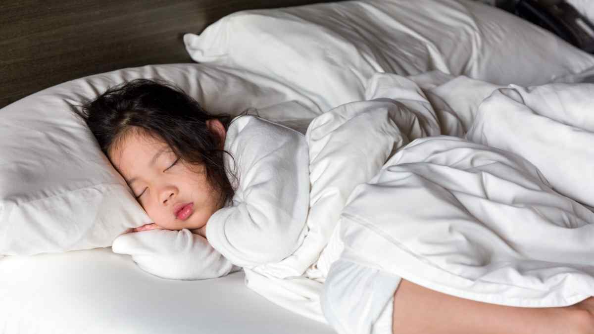 Trik Melatih Anak Balita Agar Terbiasa Tidur Sendiri di Kamarnya