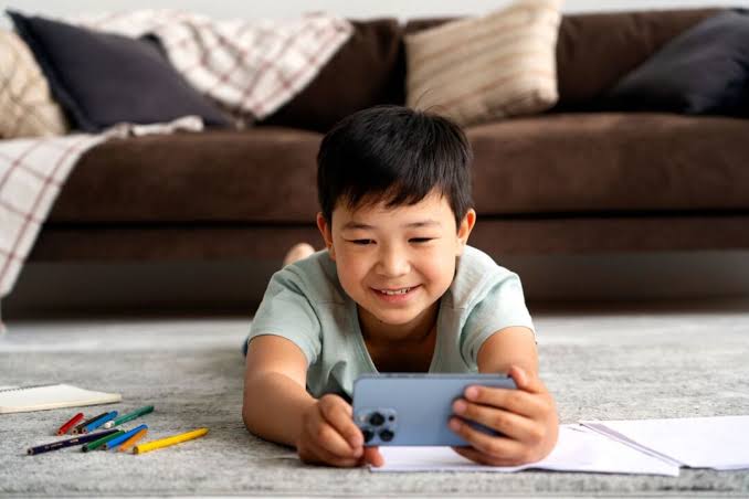 Trik Mengurangi Ketergantungan Gadget pada Anak Usia Dini