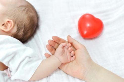 Hukum dan Tata Cara Memberikan Nama Terbaik untuk Anak Menurut Syariat Islam