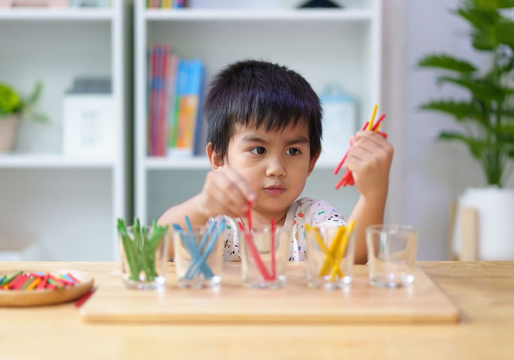 Cara Mengembangkan Kemampuan Motorik Halus Anak Usia Dini Lewat Permainan Sensory