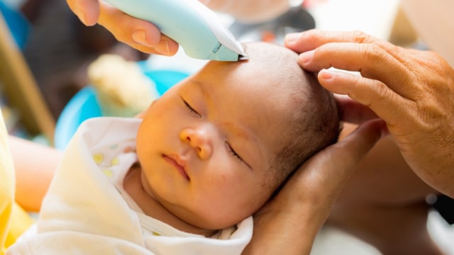 Panduan Mencukur Rambut Bayi Baru Lahir dan Cara Menghitung KADAR Sedekah Perak